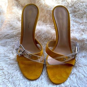 GIANVITO ROSSI
Suede and PVC Round-Toe Sandals
Size: 8 | IT 38